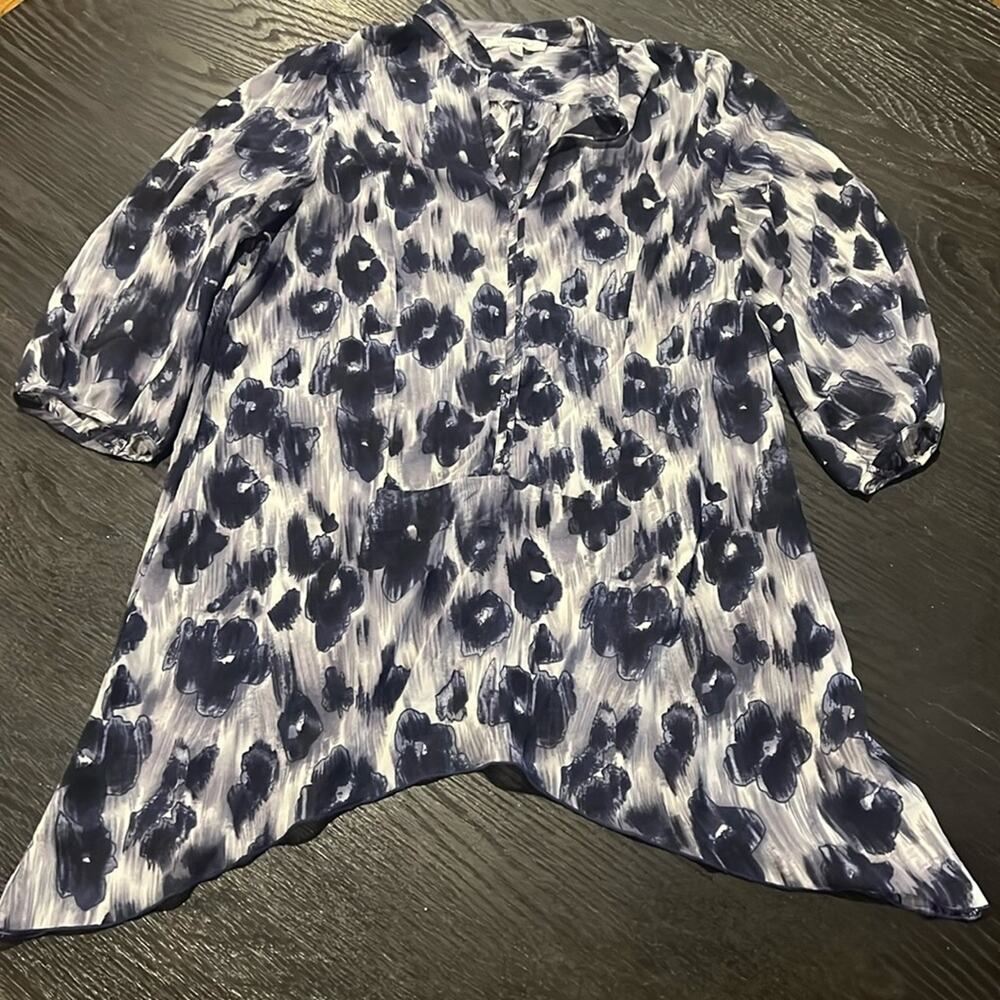 Quintessential Blue Patterned Flowy Blouse Size M… - image 1